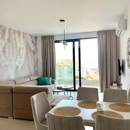 Luxe شقة *